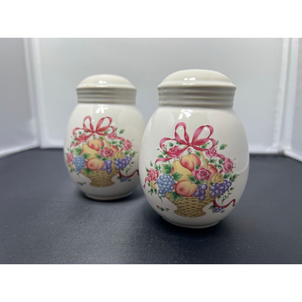Vintage Floral Fruit Basket Salt and Pepper Shakers Ceramic Kitchen Decor White - Picture 8 of 8